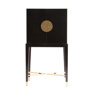 Armario vinh en color negro oro pintado de estilo oriental. Fabricado en cristal combinado con hierro y madera dm. Producto desmontable.