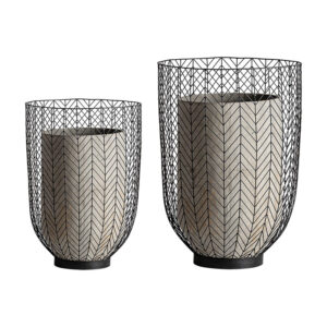 Macetero j 2 plissé metal de estilo art deco fabricado en cemento en color gris combinado con hierro en color negro.