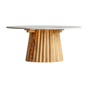 Mesa de centro plissé wood de estilo art deco fabricado en madera de mango en color blanco combinado con mármol en color natural. Limpiar rápidamente la superfície del mármol si se mancha para evitar marcas. Producto desmontable.
