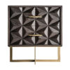 Mesita de noche tully de estilo art deco fabricado en madera de mango en color marrón combinado con latón en color oro.