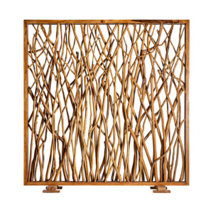 Parabán kalady de estilo étnico fabricado en madera de teka en color marrón con acabado envejecido combinado con fibra natural.