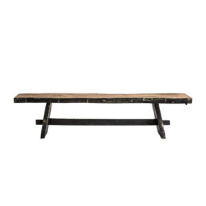 Banco zinder de estilo étnico fabricado en madera suar en color negro con acabado envejecido en color marrón.