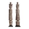 Escultura pie j 2 de estilo étnico fabricado en madera suar en color marrón con acabado envejecido combinado con hierro en color negro.