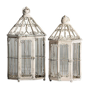 Jaula j 2 en color blanco roto envejecido de estilo provenzal. Fabricado en hierro combinado con cristal.