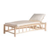Tumbona atibo de estilo étnico fabricado en madera de teka en color marrón. Producto plegable.