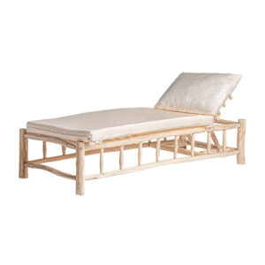 Tumbona atibo de estilo étnico fabricado en madera de teka en color marrón. Producto plegable.
