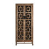 Vitrina lisbro de estilo colonial fabricado en madera de pino reciclado en color marrón combinado con hierro y cristal.