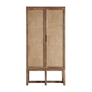 Armario Byremo de estilo contemporáneo fabricado en madera de olmo en color marrón.