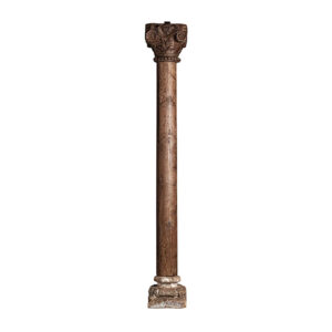 Columna Achah de estilo étnico fabricado en madera de teka en color marrón con acabado envejecido. Producto desmontable.