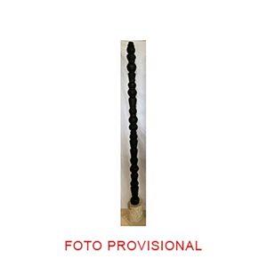 Figura decorativa fabricado en terracota en color negro combinado con mármol y aluminio.