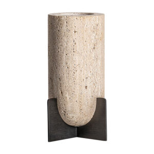 Portavela asher de estilo art deco fabricado en travertino en color beige combinado con hierro en color negro. Producto desmontable.