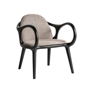 Sillón herten de estilo art deco fabricado en madera de fresno en color negro combinado con poliéster en color marrón.