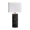 Lámpara de sobremesa de estilo art deco fabricado en mármol en color negro combinado con hierro en color oro y poliéster en color blanco. Producto desmontable.