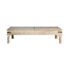 Mesa de centro Chizhia de estilo étnico fabricado en madera de mango en color crema con acabado envejecido.