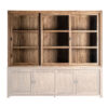 Vitrina nysted de estilo colonial. Fabricado en madera de teka reciclada en color marrón.