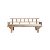 Cama Anvin de estilo étnico fabricado en madera de teka en color marrón combinado con tela hidrófuga.