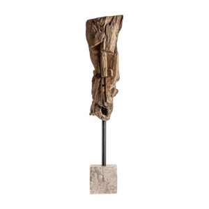 Escultura de estilo étnico fabricado en madera tropical en color marrón con acabado envejecido.