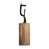 Escultura de estilo étnico fabricado en madera tropical en color negro con acabado envejecido combinado con hierro en color natural.