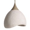 Lámpara de colgar nyland de estilo rústico fabricado en resina en color crema con acabado rugoso combinado con yute en color arena.