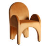 Silla Serfaus de estilo art deco fabricado en madera de caucho en color ocre.