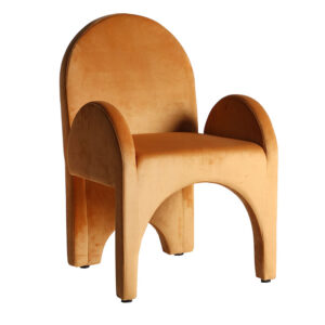 Silla Serfaus de estilo art deco fabricado en madera de caucho en color ocre.
