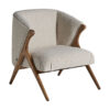 Sillón Prati bouclé de estilo colonial fabricado en madera de pino en color blanco roto combinado con algodón bouclé.