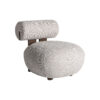 Sillón tielt de estilo contemporáneo fabricado en madera de fresno en color blanco roto combinado con espuma y poliéster.