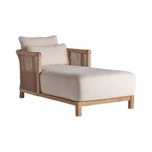 Chaise longue trena de estilo boho fabricado en madera de teka reciclada en color marrón combinado con polipropileno reciclado en color beige y espuma. Producto desmontable desenfundable.