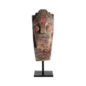 Figura decorativa de estilo étnico fabricado en madera en color tonos en marrón con acabado envejecido combinado con hierro en color negro.