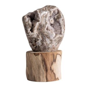 Figura decorativa surtido 0 de estilo nórdico fabricado en cristal en color tonos en marrón combinado con madera de teka en color marrón claro.