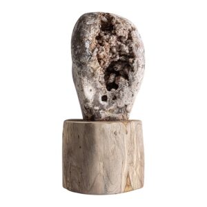 Figura decorativa surtido 0 de estilo nórdico fabricado en piedra en color tonos oscuros combinado con madera de teka en color marrón claro.