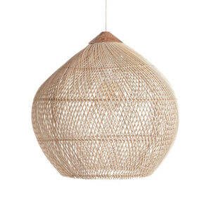 Lámpara de colgar de estilo boho fabricado en ratán en color marrón.