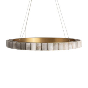 Lámpara de colgar Aurea de estilo art deco fabricado en alabastro en color blanco combinado con acero en color oro con acabado bronce.