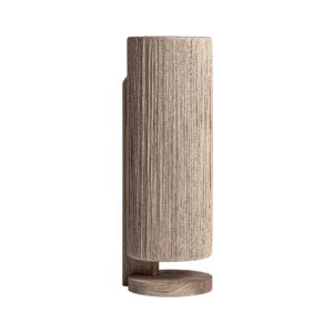 Lámpara de pie jacquard de estilo contemporáneo. Fabricado en madera de mango en color marrón combinado con rafia en color marrón claro.