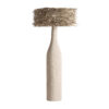 Lámpara de pie nyland de estilo rústico fabricado en resina en color crema con acabado rugoso combinado con hierba marina en color marrón. Producto desmontable.
