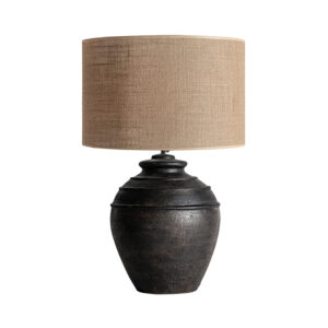 Lámpara de sobremesa de estilo colonial fabricado en yute en color marrón claro combinado con terracota en color negra. Producto desmontable elevable.