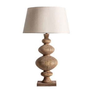 Lámpara de sobremesa de estilo colonial fabricado en madera de mango en color marrón con acabado natural combinado con algodón en color blanco y hierro en color oro con acabado viejo. Producto desmontable.