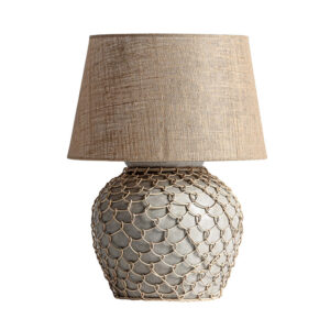 Lámpara de sobremesa de estilo contemporáneo fabricado en cemento en color gris combinado con ratán en color crema y yute. Producto desmontable elevable.