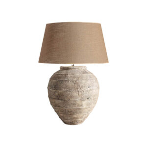 Lámpara de sobremesa Kanlef de estilo provenzal fabricado en cerámica en color beige con acabado envejecido combinado con yute en color marrón.