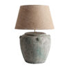 Lámpara de sobremesa Vigdis de estilo nórdico fabricado en terracota en color tonos en verde con acabado envejecido combinado con yute en color marrón. Compatible con: 26961 35115.