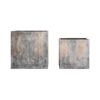 Macetero j 2 Arvit de estilo industrial fabricado en terracota en color tonos neutros con acabado patina. Producto apilable.