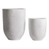 Macetero j 2 de estilo contemporáneo fabricado en terracota en color blanco roto. Producto apilable.