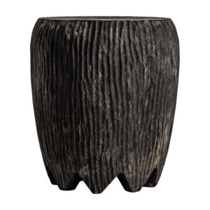 Mesa auxiliar Kepoi de estilo étnico fabricado en madera suar en color negro con acabado envejecido.