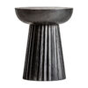 Mesa auxiliar Plissé wood de estilo contemporáneo fabricado en madera de mango en color negro.