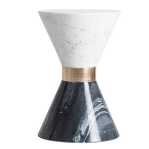 Mesa auxiliar Thor de estilo contemporáneo fabricado en mármol en color blanco combinado con latón en color negro.