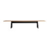 Mesa comedor nara de estilo contemporáneo fabricado en madera roble en color marrón claro combinado con madera de mango en color negro. Producto desmontable.