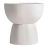 Mesa de centro Naima de estilo contemporáneo fabricado en hormigón armado en color blanco roto.