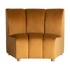 Módulo sofá central Shul de estilo art deco fabricado en terciopelo en color mostaza combinado con espuma y poliéster.