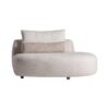 Módulo sofá esquinero Wingles de estilo contemporáneo fabricado en madera de alerce en color blanco roto combinado con poliéster en color beige y hierro en color negro. Cojines rellenos de pluma de oca mixta. . Compatible con: 36091 36092.