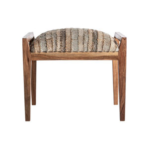 Reposapiés clarke de estilo boho fabricado en madera de mango en color marrón claro con acabado natural combinado con algodón en color tonos en marrón y yute en color beige.
